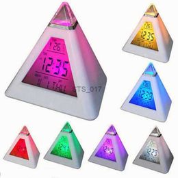 Autres horloges Accessoires Réveil LED numérique 7 couleurs changeantes veilleuses pour bureau affichage de la température de l'heure pyramide forme horloge de bureau décor à la maison L2403