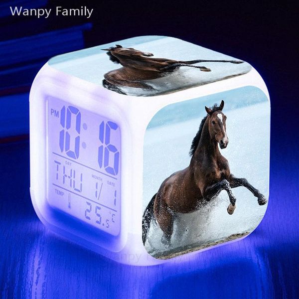 Autres horloges Accessoires exécutant Cheval LED Réveil Digital Reloj désespédor Panneau Personnalisé Reveil Enfant Watch Light de nuit