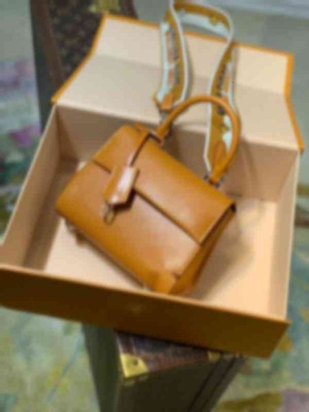 Otro Cluny Mini Epi Tote de cuero M58931 Miel Amarillo Diseñador de lujo Bolsos de letras Hombro Messenger Bag Aj25