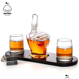 Andere drinkwareglas whisky set met één middelvingervormfles twee kristallen beker en houten frame als container voor druppel Lever Dh2KW