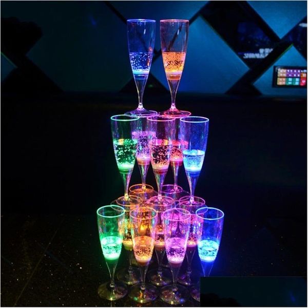 Autres boissons LED Vin Champagne Flûte Verres Eau Drinkware Liquide Activé Clignotant Lightup Tasses Accessoires Cuisine Decorati Dhztf