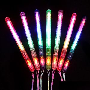 Autre événement des fournitures de fête de 100pcs sept couleurs LED Light Up Wands Glow Sticks Clignoting Concerts Rave Party Birthday Favors Large Tra Dhzon