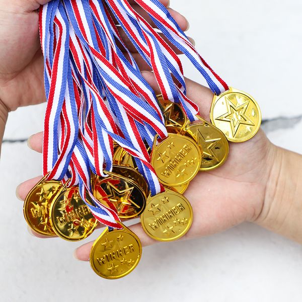 Otros suministros para fiestas de eventos 10 piezas Ganadores de oro de plástico Medallas Juego de niños Premio deportivo Premios Juguetes para niños Fiesta de cumpleaños Favores Rellenos de piñata 230809