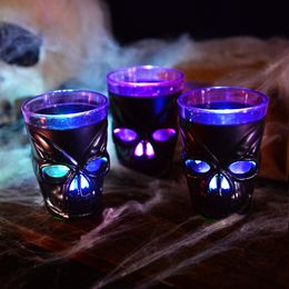 Andere evenementenfeestjes 1 stks LED LICHT Licht Halloween Drink Cup Skull Gloeiende wijnwater voor Decoratie Home Bar Horror Props 230821