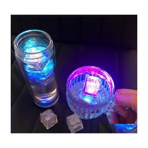 Andere evenementenfeestbenodigdheden 2021 Flash Ice Cubes WaterActivated LED -zaklamp in water drinkbars bruiloft verjaardag kerstdi dhfjx