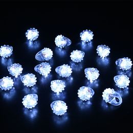 Feestartikelen voor andere evenementen 203050 stuks LED witte ringen Oplichtend Bumpy Flashing Jelly Ring Verjaardagsbeloningen Eieren Filler Glow 230808