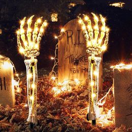 Andere evenementen Feestartikelen 2 stuks Halloween Decoratie Skelet Armen Hand Stakes Lamp 8 Modi Timer Waterdicht Buiten Tuin Licht Up Beeldje Batterij 230825
