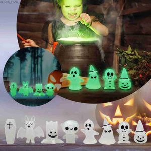Autres fournitures de fête d'événement 4 / 8pcs Miniatures lumineuses Elf Figure Glow In Dark Halloween Glowing Spooky Citrouille Squelette Fantôme Micro Paysage Décor à la maison Q231010