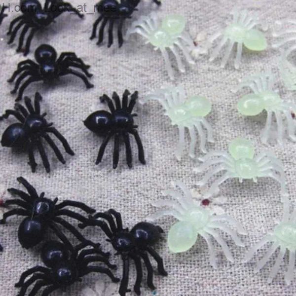 Otros suministros para fiestas de eventos 50 unids Halloween Arañas decorativas Pequeño plástico negro Fake Spider Toys Halloween Broma divertida Broma Realista Props Q231010