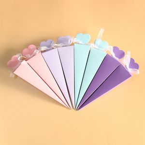 Autres fournitures de fête d'événement 50pcs / lot rose bleu violet triangle forme boîtes sucrées boîte de dragées de mariage boîte de chocolat pour la fête d'anniversaire de mariage 230321