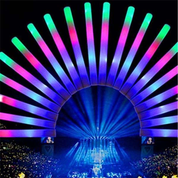 Autres fournitures de fête d'événement 5123060Pcs LED bâtons lumineux colorés bâton de mousse Cheer Tube éponge RVB dans la lumière sombre pour le festival de musique 230221