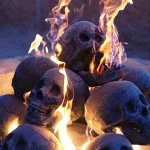 Autres fournitures de fête d'événement 5pcs Halloween Fire Pit Skulls Simulation Burning Skulls Fire Preuve Skull Sculptures Cheminée Céramique Décor 230823