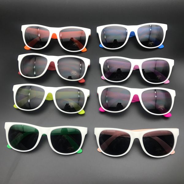 Otros suministros para fiestas de eventos 72pcs / Lot Gafas de sol de estilo minimalista Gafas de sol de playa Regalos de recuerdo de fiesta de bodas de cumpleaños para invitados con pegatinas personalizadas 230804