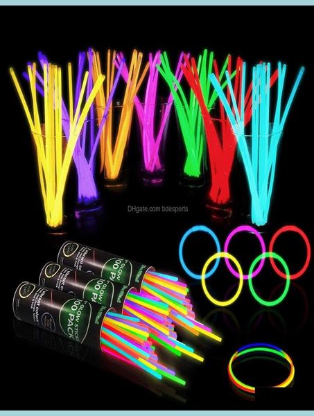 Autres fournitures de fête d'événements Festive Home Garden Glow Sticks Bk In The Dark Fun Pack avec 8 Glowsticks et connecteurs pour bracelet1975424