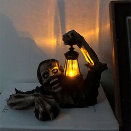 Otros suministros para fiestas de eventos Estatua de zombi con linterna de rastreo de Halloween con luz LED Decoración de resina Artesanía Casa embrujada de Halloween Patio Jardín Decoración Horror Prop 230425