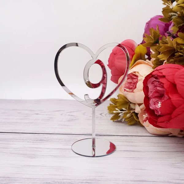 Autres fournitures de fête d'événement Forme de coeur 15cm Hauteur Acrylique Miroir Numéros de table avec base de support pour la décoration de fête de mariage El Fournitures d'événement 231127