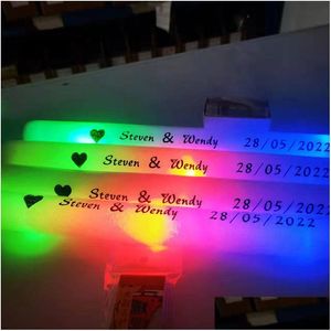 Andere evenementenfeestjes Led Glow Sticks schuim op maat gemaakte gepersonaliseerde flitsende knuppelsstokken in de donkere bruiloft 230421 dh1s4