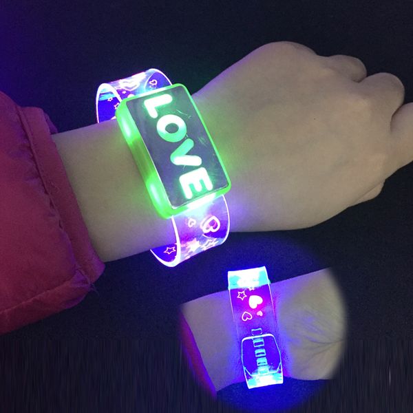 Autres fournitures de fête d'événement Décoration de mariage de fête à LED Bracelet lumineux clignotant Bracelet lumineux pour bar Halloween Cadeau de Noël Bracelet LED 230901