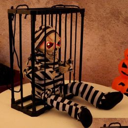 Andere evenementenfeestbenodigdheden Andere evenementenfeestbenodigdheden Halloween-decoratie Scary Talking Skeleton Prisoner Animatronic Prank With Li Dh9Yn