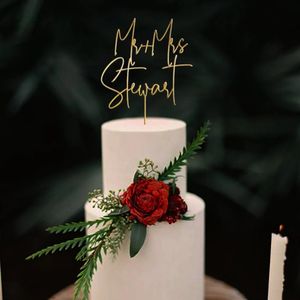 Autres fournitures de fête d'événement Toppers de gâteau de mariage rustique personnalisé Toppers de gâteau de script personnalisé pour le mariage M. et Mme Cake Toppers avec le nom de famille du couple 230907