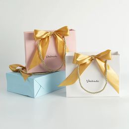 Otros suministros para fiestas de eventos Bolsa de papel pequeña personalizada con bowknot dorado Boda Cumpleaños Navidad Fiesta de dulces Joyería Compras Bolsa organizadora de regalos 231109