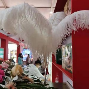 Autres fournitures de fête d'événement Plumes de mariage promotionnelles Plumes de plumes d'autruche réelles 3055cm Centres de table blancs pour la décoration de table 231117