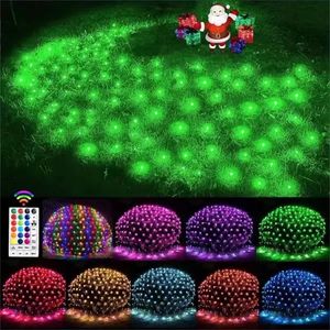 Autres fournitures de fête d'événement RVB changeant de couleur Halloween Noël Net Lights 3x2M 224 LED Connectable Mesh Light avec télécommande pour décor de buissons d'arbre de Noël 231019