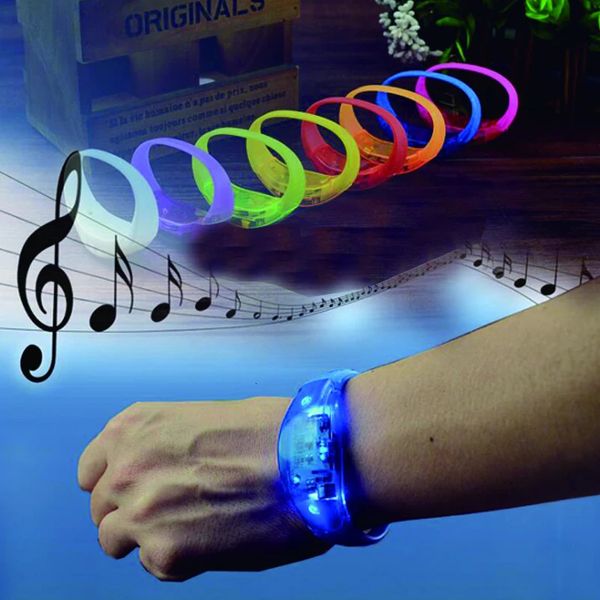 Otros suministros para fiestas de eventos Control de sonido activado por voz Parpadeo Pulsera LED de silicona Control de vibración Brazalete Año de Navidad Decoración de bodas 231025