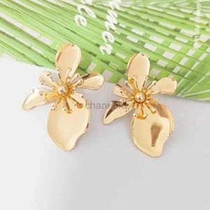 Andere overdreven geometrische bloemenmetaalmeters oorbellen voor vrouwen vakantie feest cadeau mode sieraden oor accessoires DE047 240419