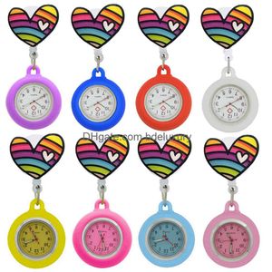 Autres accessoires de mode Double Love Heart Rainbow Colourf Rétractables Femmes Nurse Nurse Doctor Hôpital Clips Fob Pocket Hang Quartz Watch Ottqe