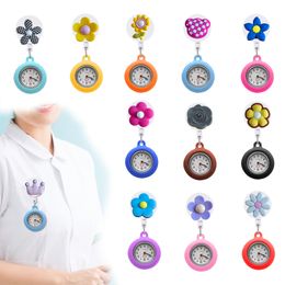 Otros accesorios de moda Flower 2 12 Relojes de bolsillo de 12 clips en el reloj de cuarzo con el puntero de la enfermera de segunda mano en la oscuridad retráctil Otze1