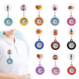 Otros accesorios de moda Parque de baloncesto fluorescente 10 Relojes de bolsillo de clips Motrices de enfermería para mujeres y hombres con solapa de clip otli5
