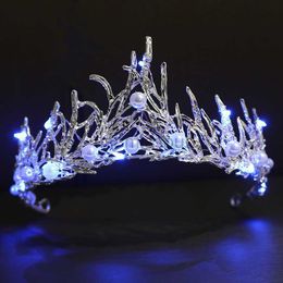 Andere mode -accessoires Luminous Wedding Crown For Women Bridal Queen Tiaras and Crowns Led Light Pearl Bride Headpiece Princess Crown For Girl Birthd J230525