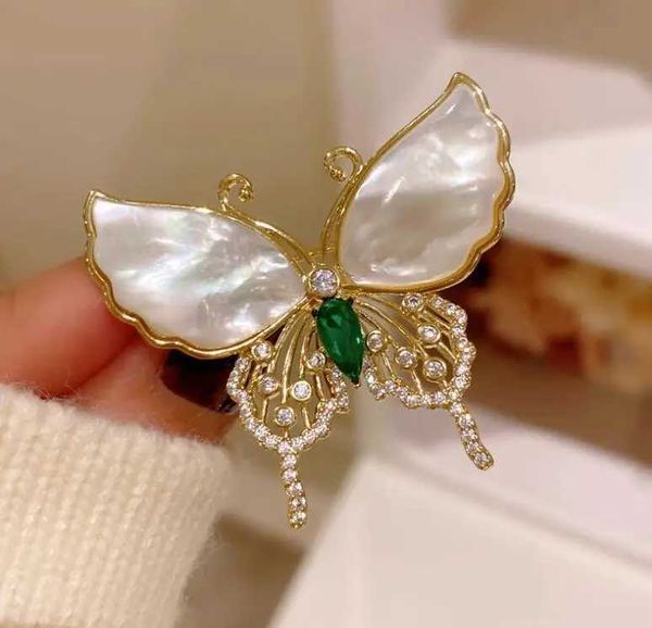 Otros accesorios de moda Nuevos broches de mariposa de diamantes de imitación de concha natural para mujeres Pasadores de solapa Ropa de fiesta elegante Traje Pequeños accesorios Regalo J240105