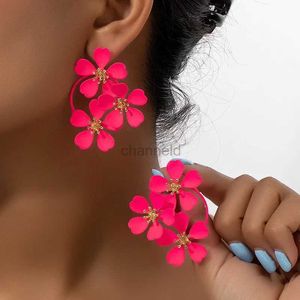 Andere mode overdrijving retro bloem oorbellen vrouwelijke straatshoot niche hoogwaardige camellia stud oorbellen groothandel 240419