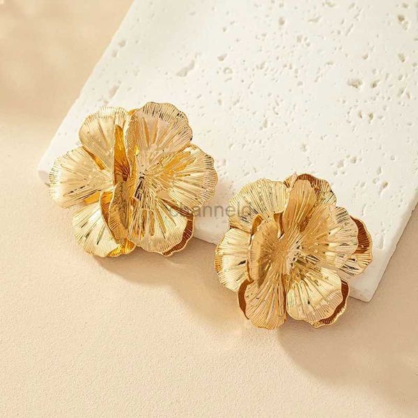 Autres boucles d'oreilles à fleurs en métal multi-couches créatives à la mode pour femmes vintage exagérée élégante accessoires d'oreille d'oreille bijoux 240419