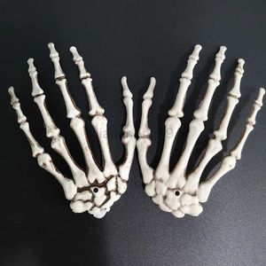 Andere feestelijke feestartikelen 1Pair Halloween Decorations Skeleton Hands Realistisch leven Plastic nep Human Hand Bone Ghost Haunted House Enge Horror Props L0823