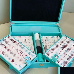 Andere feestelijke feestbenodigdheden Designer Gift Set Leather Box met Lock Mahjong 144 Tiles vierkleurige chips vergulde dobbelstenen en scorende stic otfu9