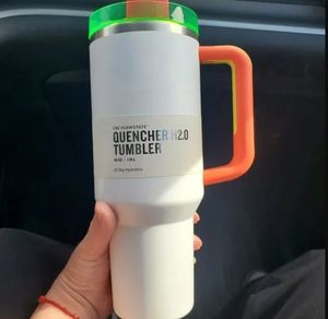 Tasses de gobelets en acier inoxydable de 40oz avec un couvercle et des pailles tasses de voiture rose vif revêtement en poudre