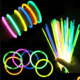 Overige feestelijke feestartikelen Fluorescentielicht Glow In The Dark Sticks Armband Ketting Neon Bruiloft Verjaardag Rekwisieten 100 stks/zak D Dhvsz