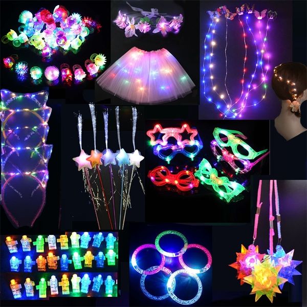 Autres fournitures de fête festive Pack Light Up Toy Favors Anniversaire LED Accessoires Glow Clignotant Anneau Bracelets Lunettes Halloween Noël Mariage 220829