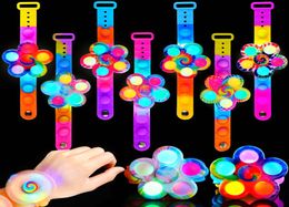 Overige feestelijke feestartikelen Scione Glow Favors For Kids Led Spinner Armband In The Dark Return Gift Light Up Pack Bracel amyEA6995935