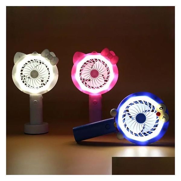 Autres meubles Summer High Fashion Mini Fan de dessin animé Portable à la main Cool Refroidisseur d'air USB Charge LED Lumière pour bébé Kid Zz Drop Dhcmx