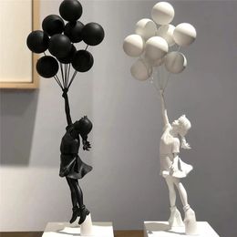 Autres fournitures de jardin Art Balloon Girl Statues Banksy Flying Sculpture Résine Artisanat Décoration de Noël Cadeau Salon 231206