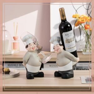 Altre forniture da giardino Chef creativo cinese Portabottiglie per vino rosso Portabicchieri Scultura Armadietto Bar Accessori Decorazioni per la casa Figurine Regali 231207