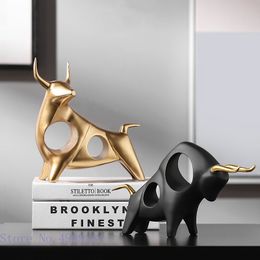 Andere thuisdecor Creative Resin Animal Sculpture Abstract Simulation Cattle Bull Standue Golden Hollow Modern Home Decoration Accessories European 230417