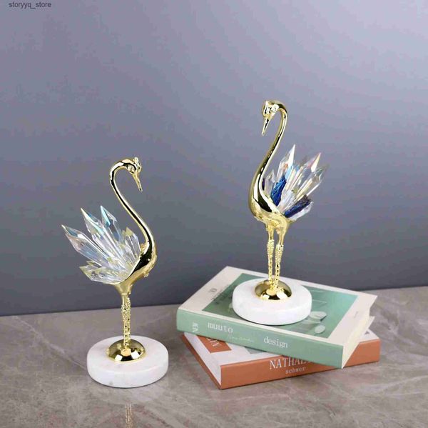 Autre décor à la maison Métal Swan Crystal Crane Golden Bird Figurine en métal Sculpture en cristal à la main Figurines décoratives Accessoires de décoration de chambre Q240229