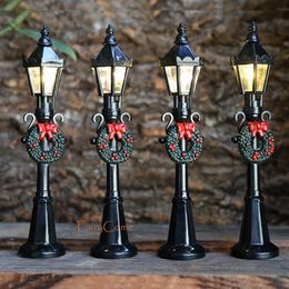 Andere thuisdecor Miniatuur Miniature Kerstlamp Post LED -lichten voor dorpsdecoratie Mini Figurine Ornament Garden Accessoires 221007