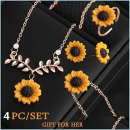 Autres ensembles de bijoux Ensembles de bijoux de tournesol de mode pour les femmes Creative Pendentif Collier Boucles d'oreilles Bracelet Anneau Fête De Mariage D Yydhhome Dhzvx