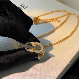 Otros conjuntos de joyas amantes de la moda Collar laboratorio Diamond Cz Stone White Gold Llenado Collares colgantes para mujeres Joyas de boda de fiesta nupcial
